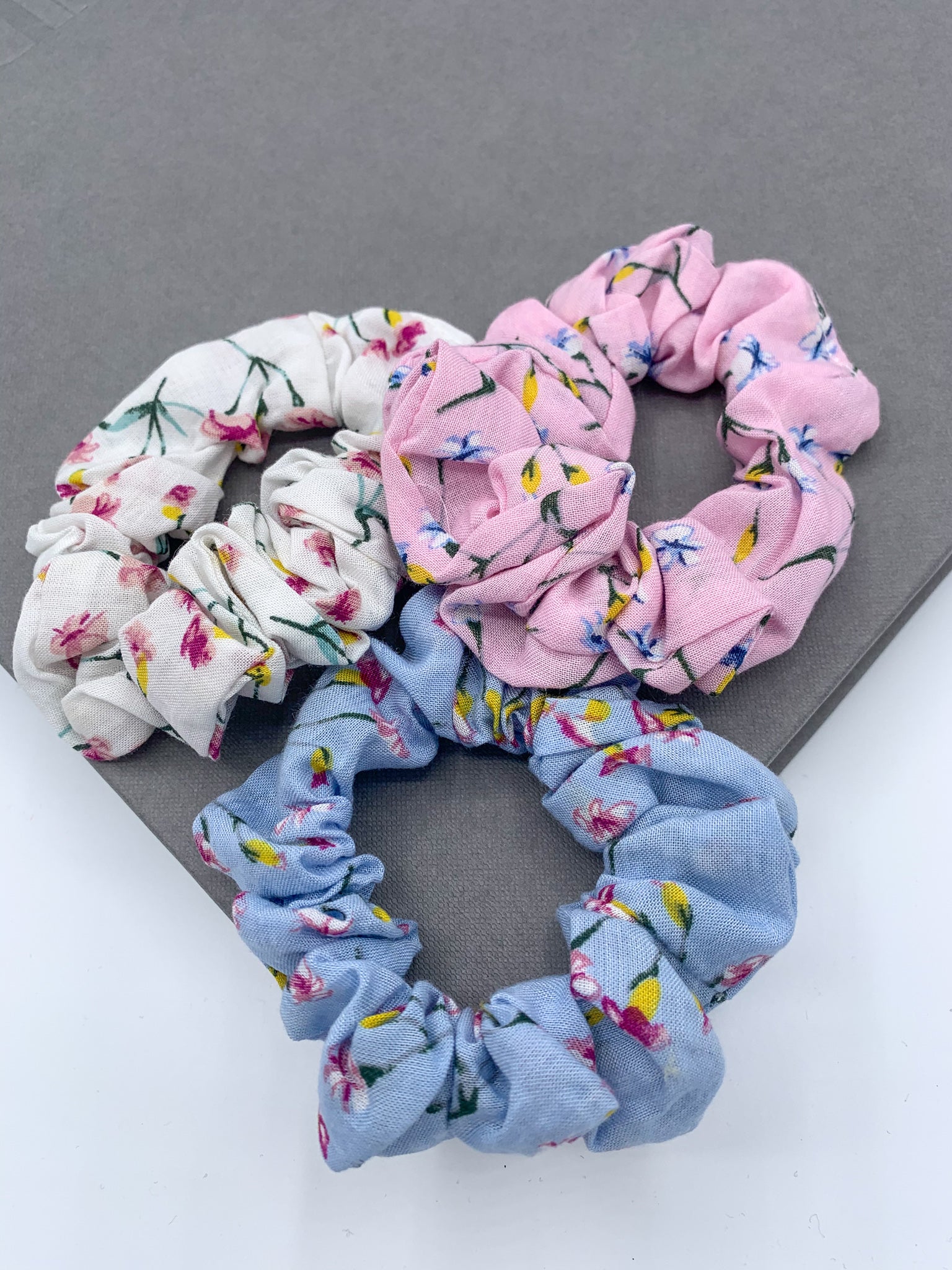 Ditsy Floral Scrunchie - Pink